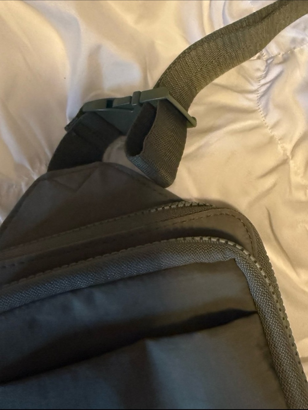 BEIS THE SPORT SLING IN OLIVE - Picture 8 of 14